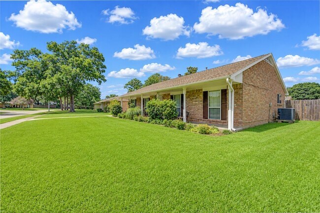 Building Photo - 16019 Fathom Ln