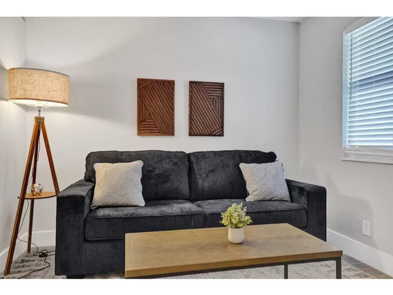 Building Photo - 50 Davie Blvd