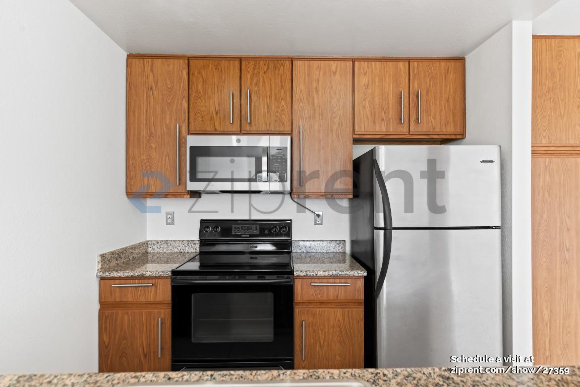 Building Photo - 1511 Four Oaks Cir