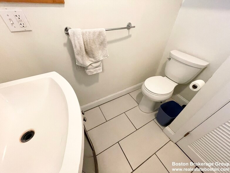 Building Photo - 147 Marcella St
