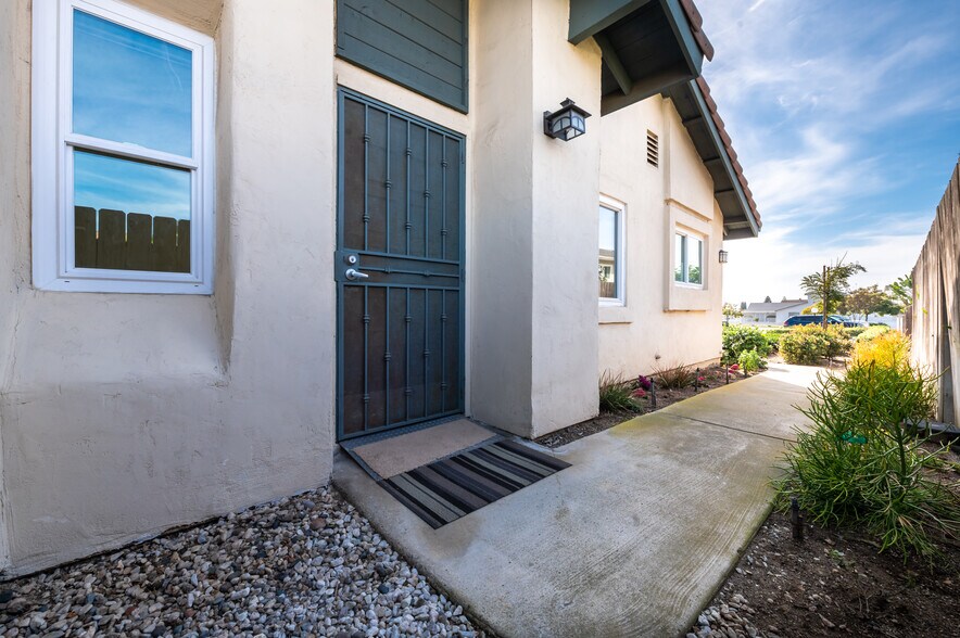 Private Entry/End Unit - 10913 Draco Rd