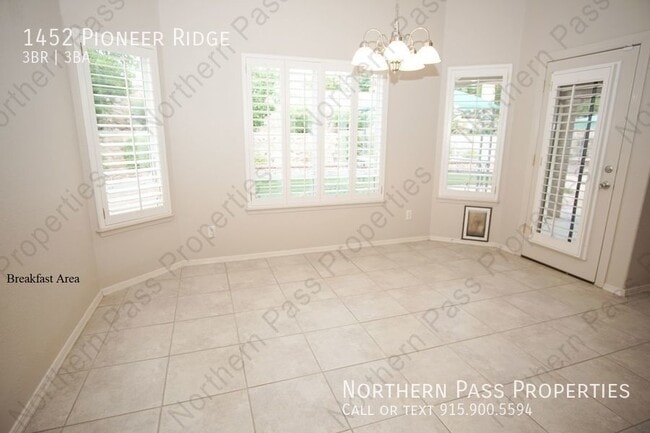 Building Photo - Gorgeous 3BDR Westside Home!