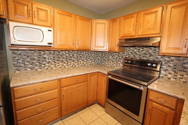 Building Photo - 44 Rosemary Ln