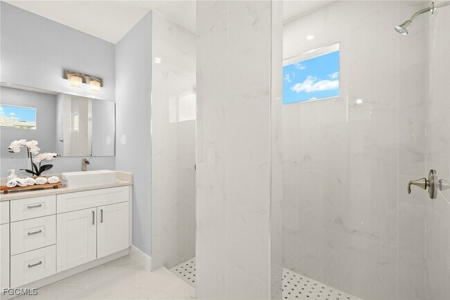 Building Photo - 3733 15th St W