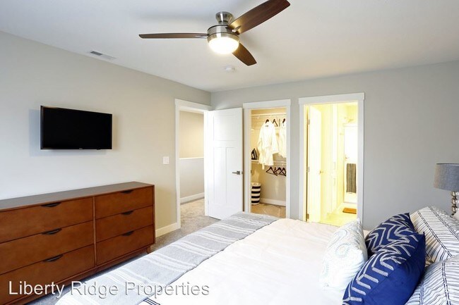 Building Photo - 107 Valor Dr