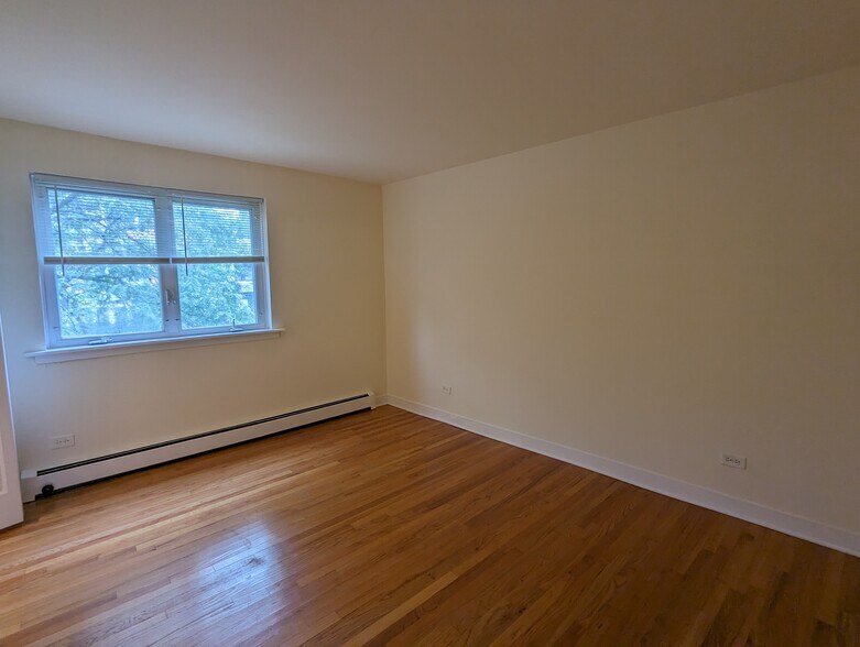 Building Photo - 618 W Wrightwood Ave