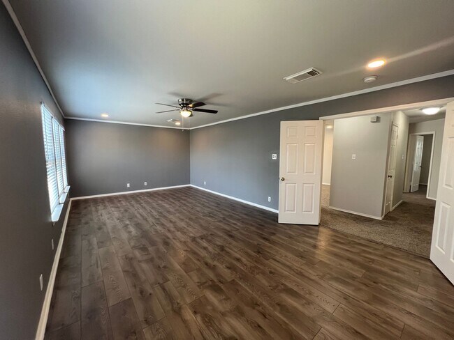 Building Photo - AWESOME Updated 4-Bed 2.5-Bath in Gruene C...