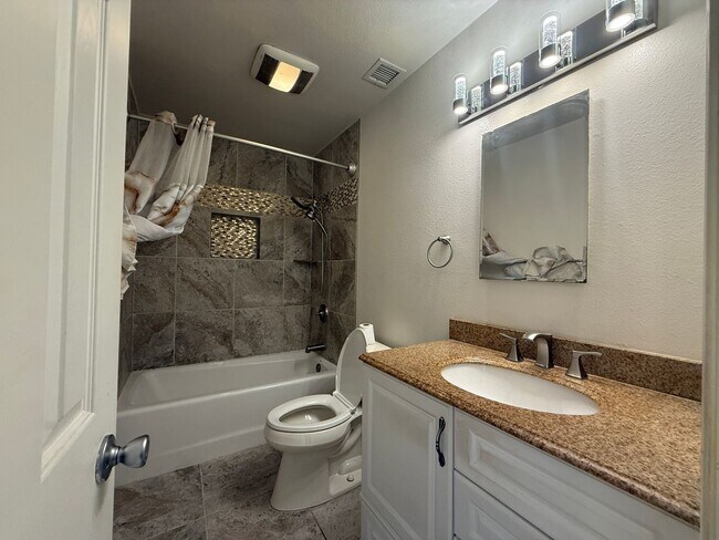 Building Photo - Beautiful Spring Valley Single Family Home !