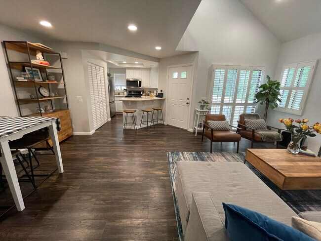 Building Photo - **Coming Soon** 2-Level Loft Condo with Re...