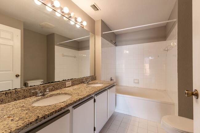 Building Photo - 6330 Aragon Way