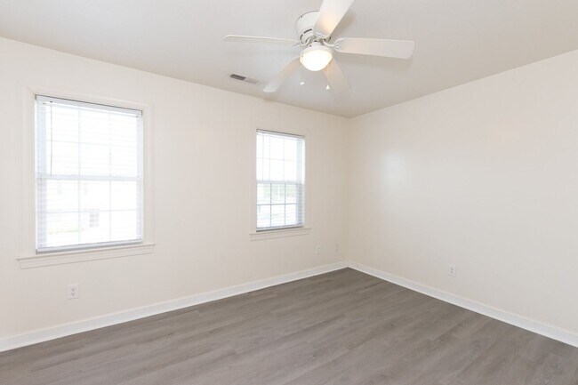 Building Photo - 304 Bridgewood Dr