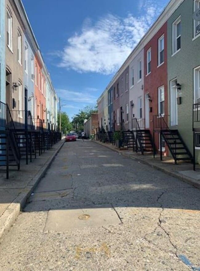 Building Photo - Cozy 2BR/1Bath on lovely quiet block, community garden, Calvert Street park!