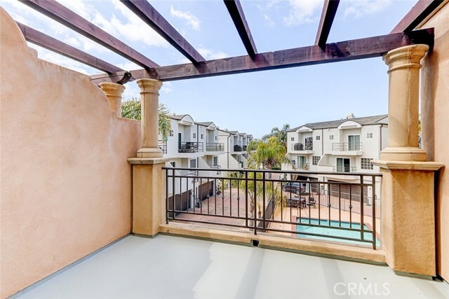 Building Photo - 594 1st St