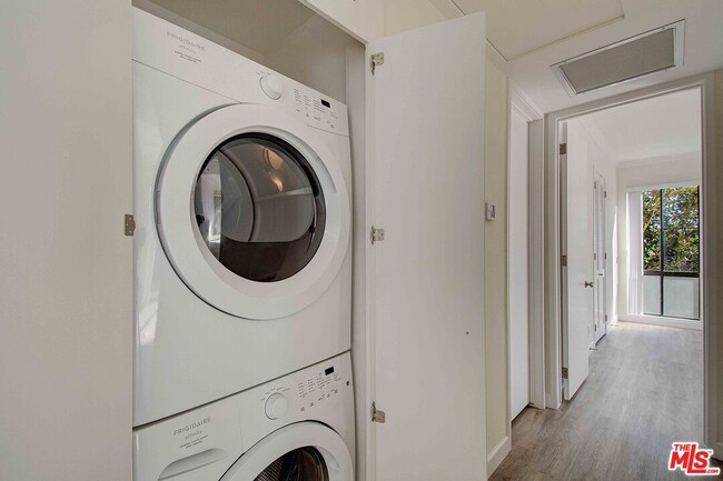 Building Photo - 2324 S Beverly Glen Blvd