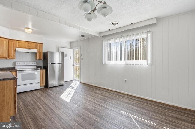 Building Photo - 1469 Cedarhurst Rd