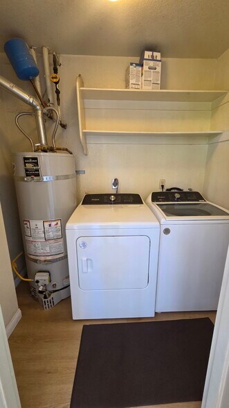 Building Photo - 697 Sutton Crest Trl