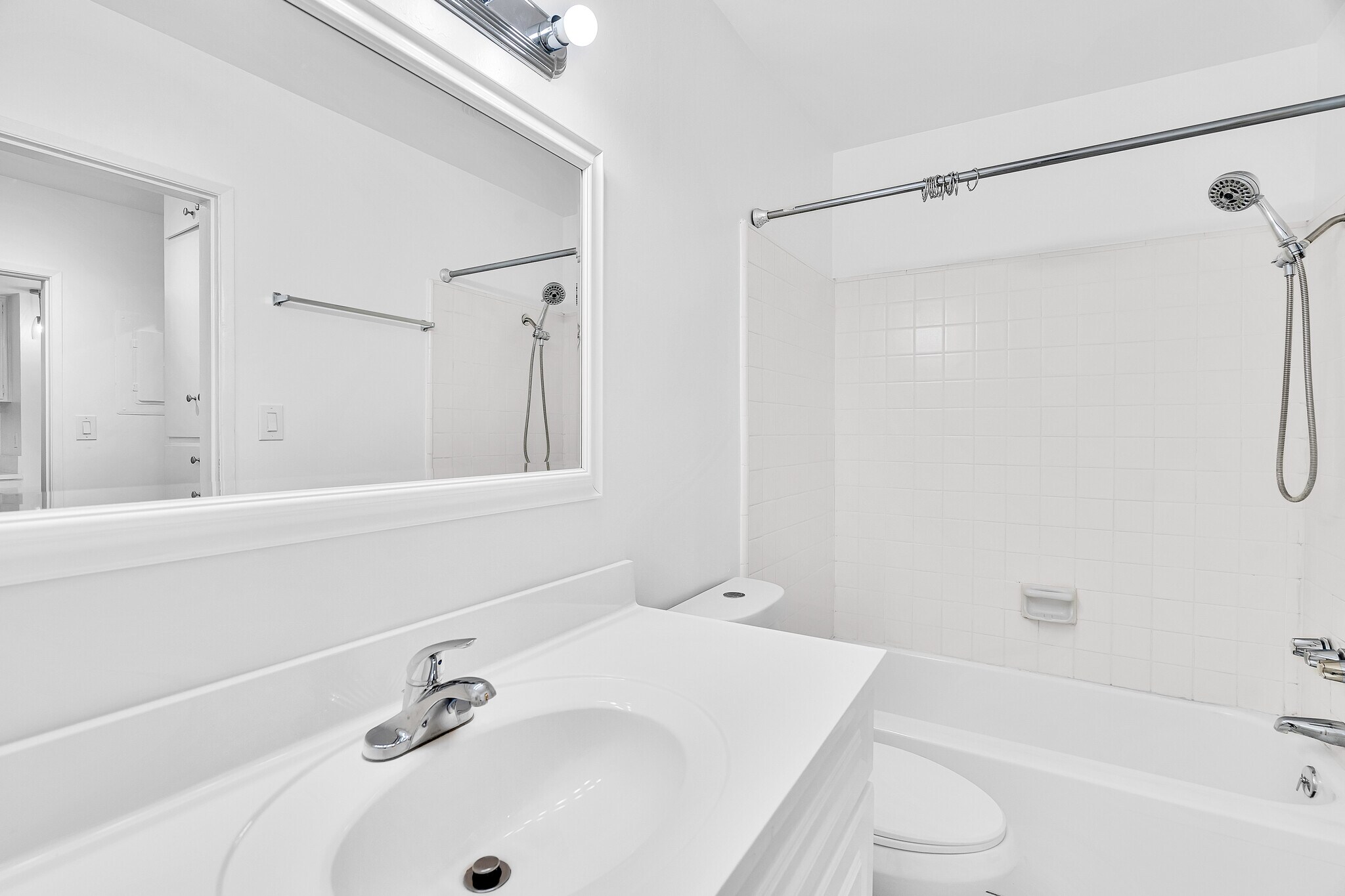 Building Photo - 320 S Gramercy Pl