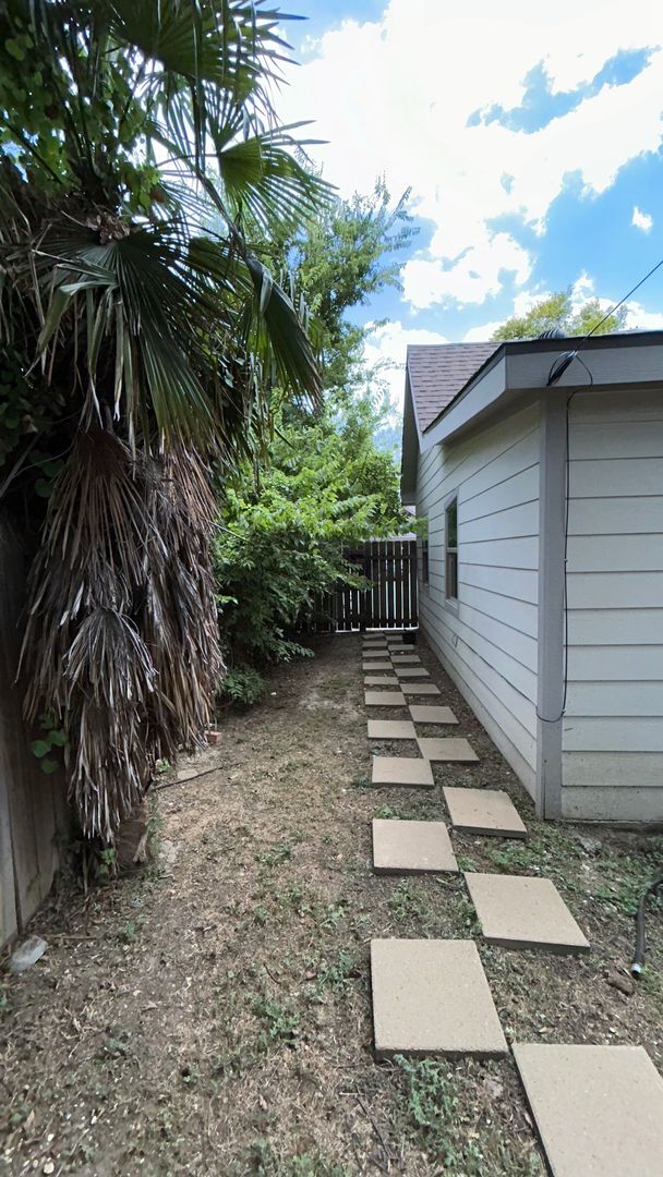 Building Photo - Charming 3 Bedroom/3 Bath Near TCU