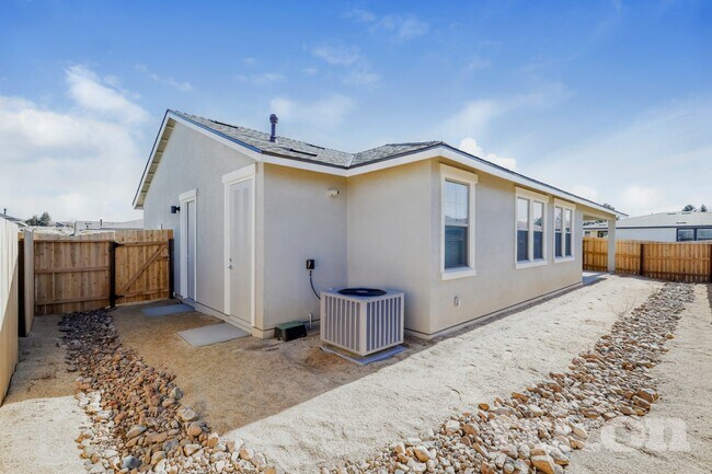 Building Photo - 721 Fire Wheel Dr