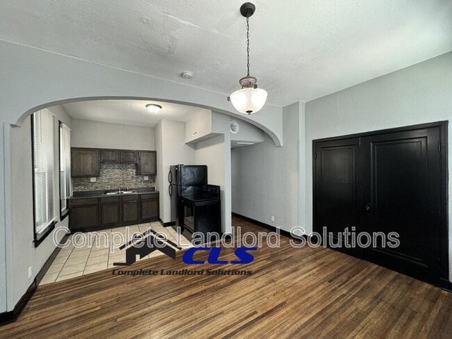 Building Photo - 15 1/2 N 14th