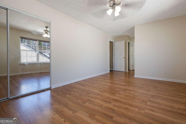 Building Photo - 317 W Oaks Trail