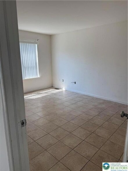 Building Photo - 205 Jeffrey Ln
