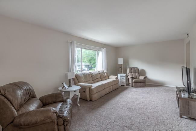 Building Photo - 2219 Marwood Dr
