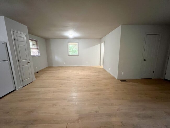 Building Photo - Charming Single-Family Home!