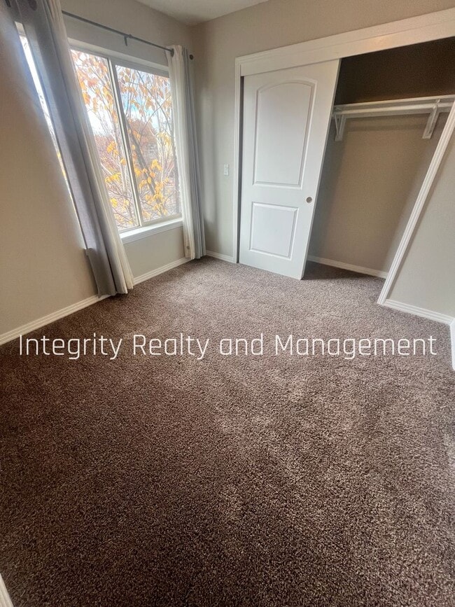 Building Photo - 4001 E 16th Ave