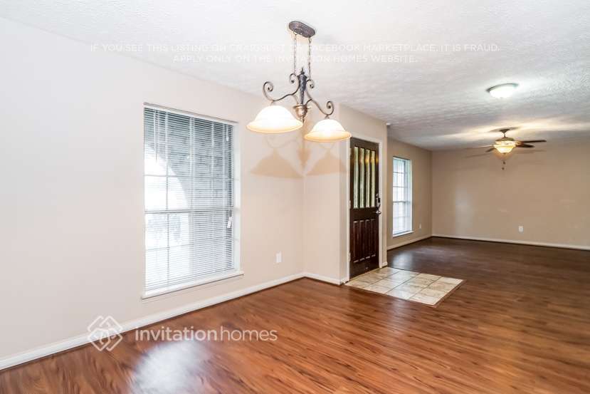 Building Photo - 10127 Sagerock Dr