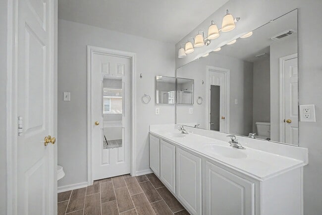 Building Photo - 43 S Camellia Grove Cir