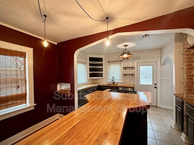 Building Photo - 2317 NW 13th St