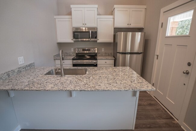 Building Photo - 2 Bedroom 2 Bath home located in Fayetteville!