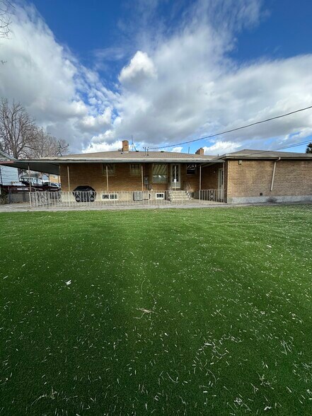 Building Photo - 425 Hyde Ave