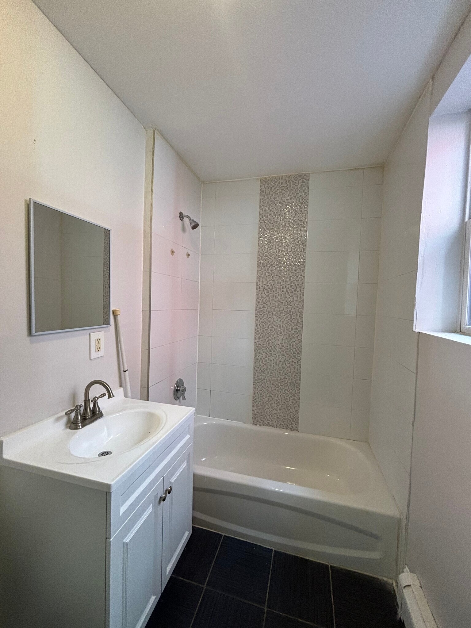 312 S 11th St 2R - 317 S 11th St