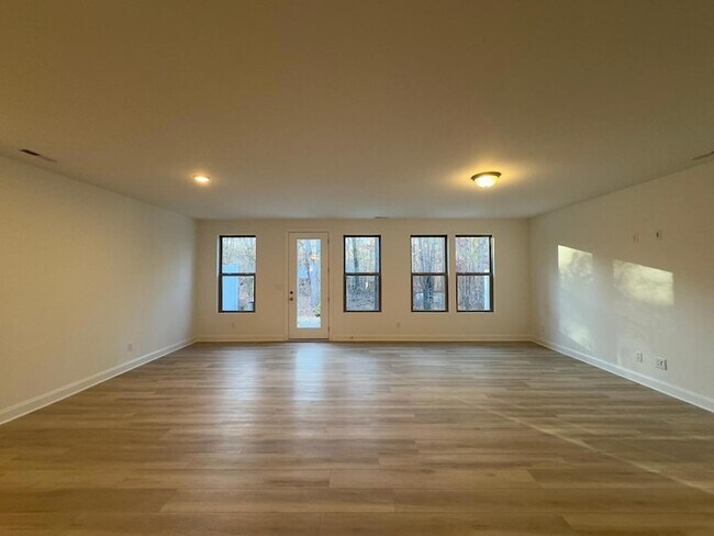Building Photo - 2126 Maggie Vly Dr