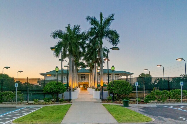 Building Photo - 308 Espana Ct