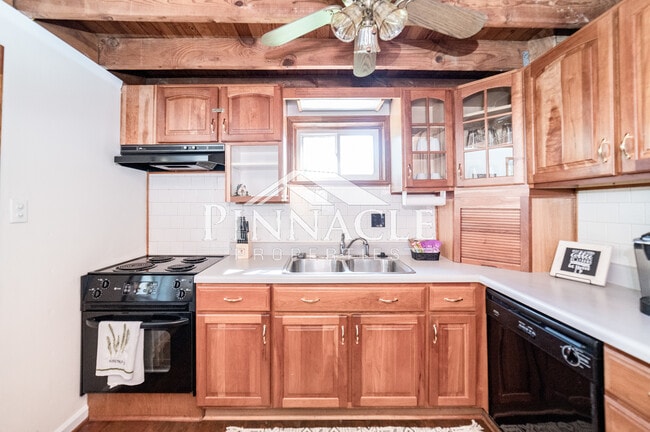 Building Photo - 5840 Quaker Pky