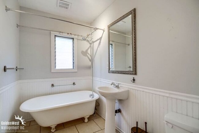 Building Photo - Beautiful Single-story 3Bdm 1Ba Home in North Park!
