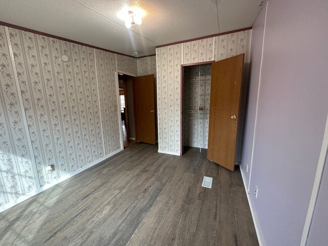 Building Photo - 3 Bedroom 2 Bathroom Double-Wide for Rent ...