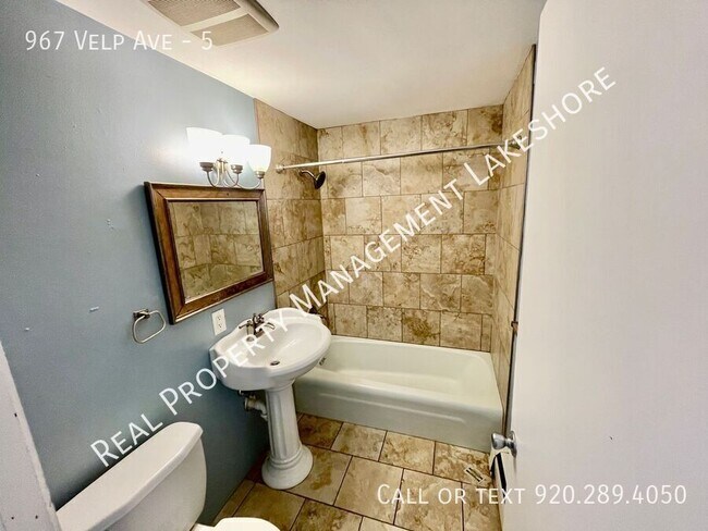 Building Photo - 967 Velp Ave
