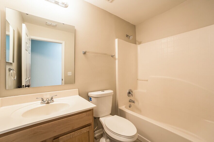 Building Photo - 2925 White Magnolia Loop
