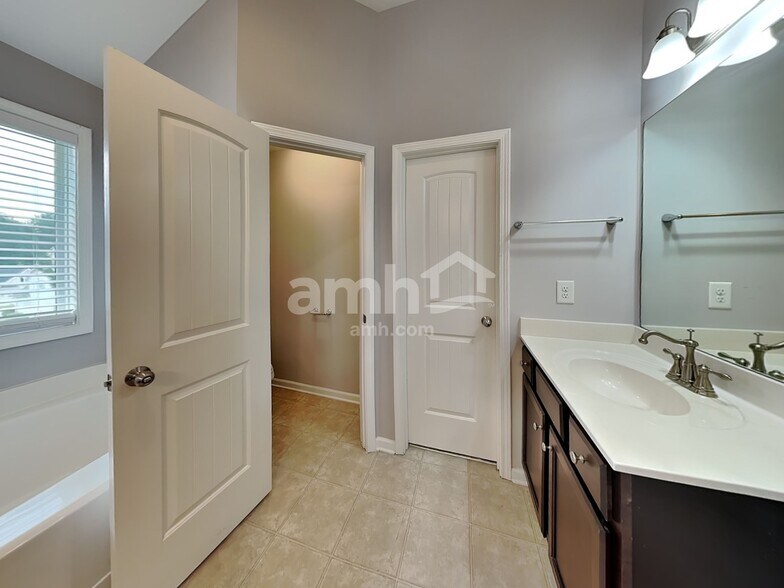 Building Photo - 3613 Walking Stick Way NE