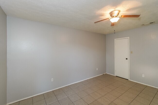 Building Photo - 7622 Millbrae Ln