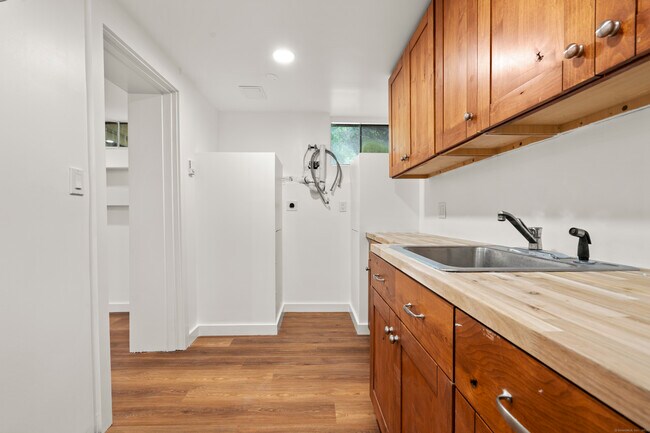 Building Photo - 3840 Black Rock Tpke