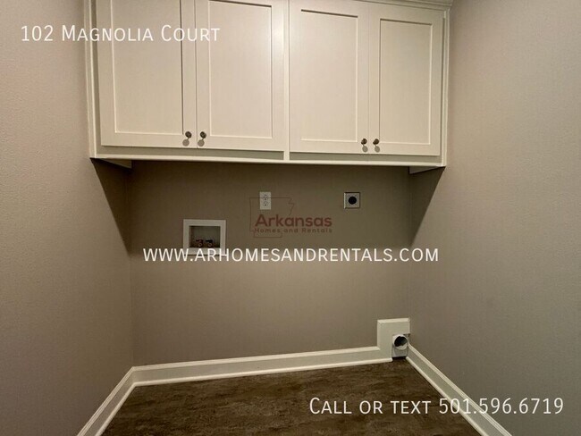 Building Photo - 102 Magnolia Ct