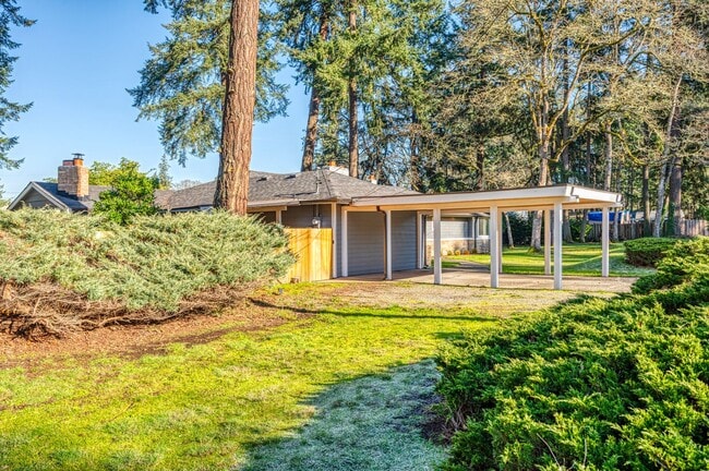 Building Photo - Lakewood Rambler 3 bedroom + Bonus