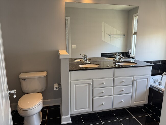 Building Photo - 14828 Potomac Branch Dr