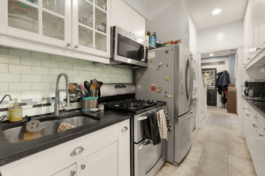 Building Photo - 207 V St NE