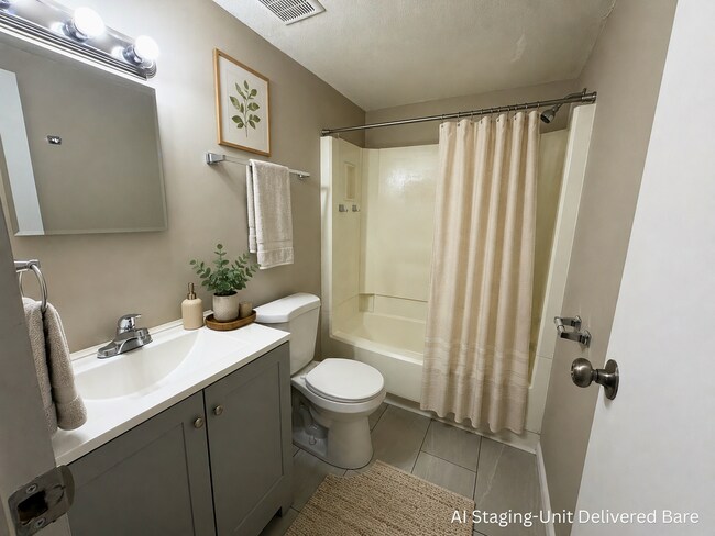 Building Photo - A comfortable 1 Bedroom with 1 Bathroom apartment in Anderson Avenue